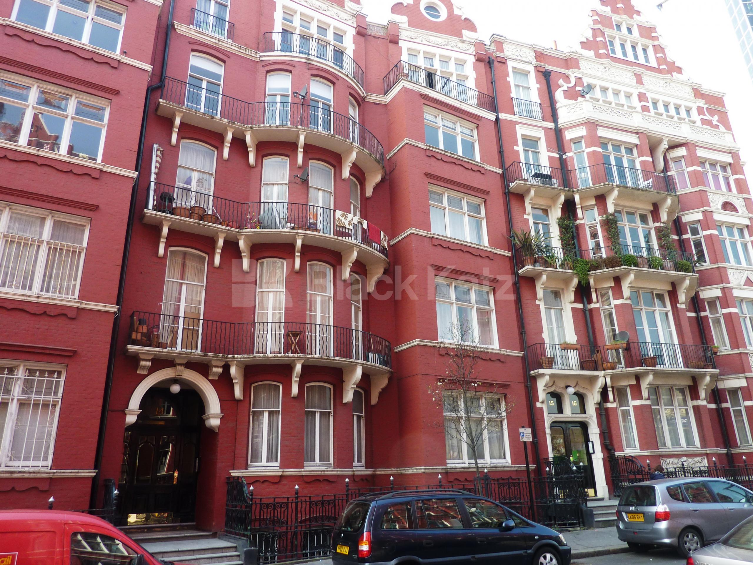 			1 MIN TO TUBE , 5 MINS TO HYDE PARK!, 2 Bedroom, 1 bath, 1 reception Flat			 Cabell Street, MARYLEBONE NW1